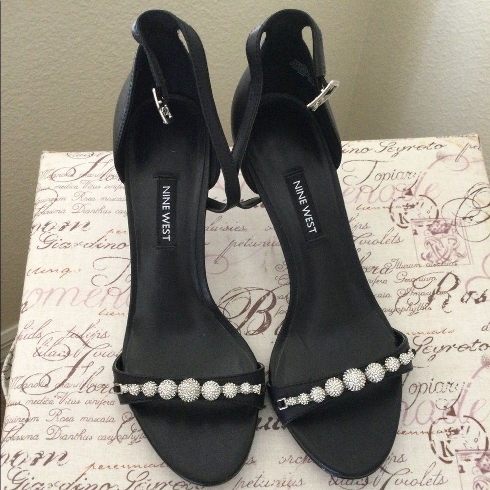 Nine West Stunning Heels with diamond stones 7 M